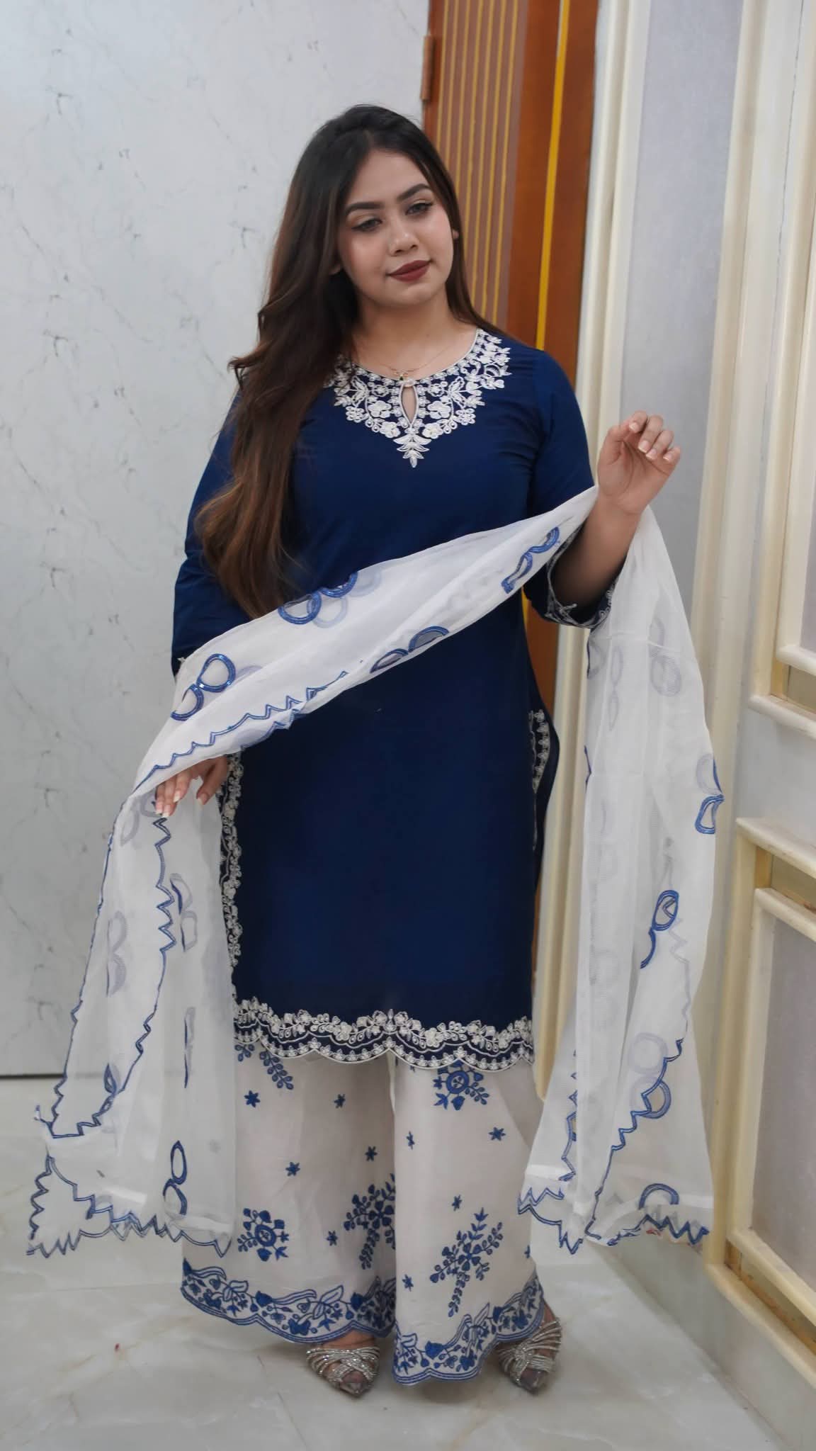 এমব্রয়ডারি কাজ থ্রিপিচ blu